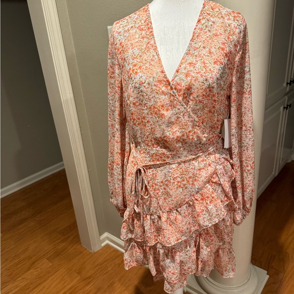 NWT  1. STATE
V-Neck Long Sleeve Floral Tiered Ruffle Mini Wrap Dress - Picture 2 of 6